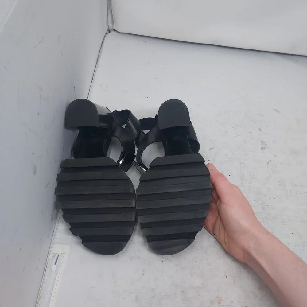 LOUIS VUITTON Black LV Star Trail Heel Sandal - Picture 2 of 12